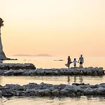 & منتجع